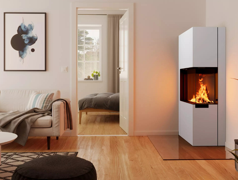 Weißer Kamin Zirkon 2R steht in Ecke