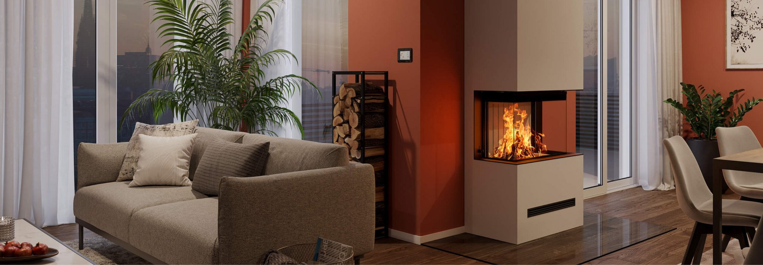 Lodernder Kamin auf Glasplatte steht in gemütlichem Wohnzimmer an der Wand